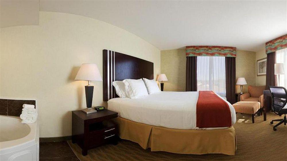 Holiday Inn Express Hotel & Suites Hamburg By Ihg Bagian luar foto