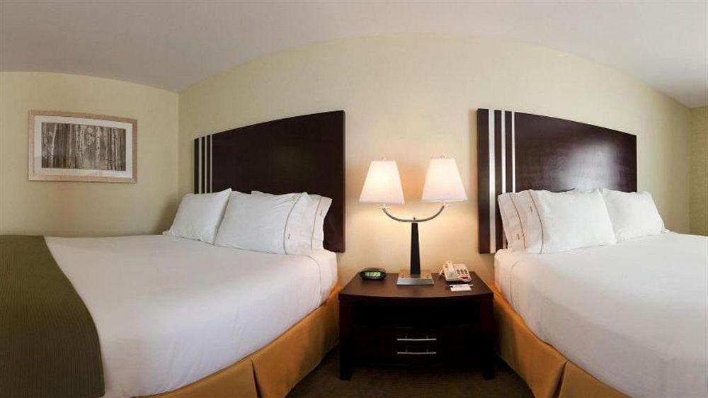 Holiday Inn Express Hotel & Suites Hamburg By Ihg Bagian luar foto