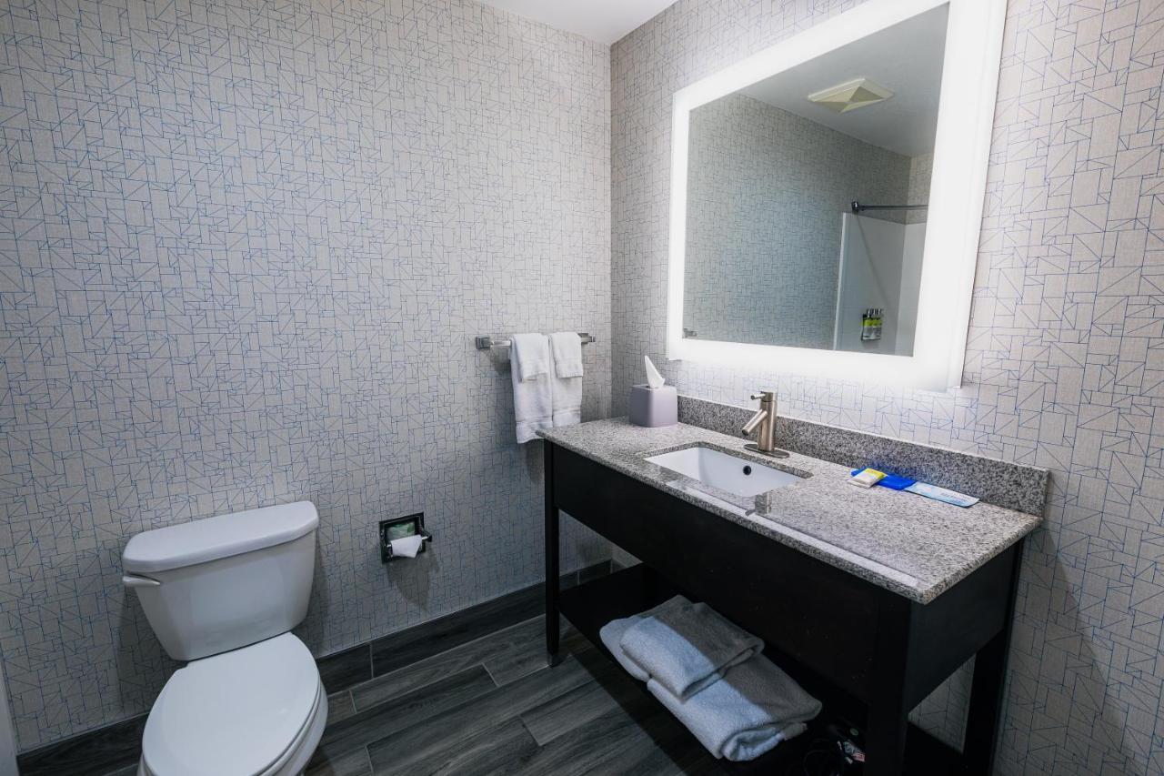 Holiday Inn Express Hotel & Suites Hamburg By Ihg Bagian luar foto
