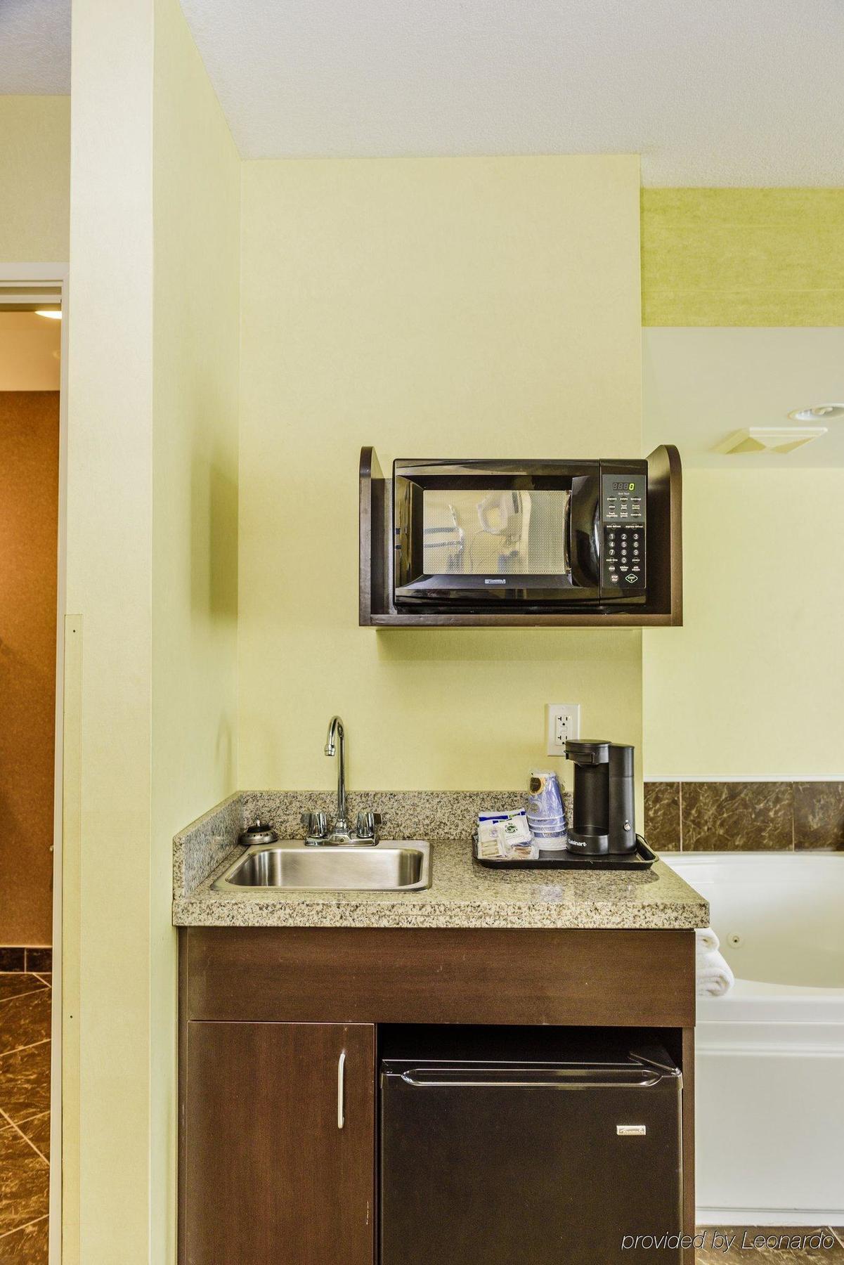 Holiday Inn Express Hotel & Suites Hamburg By Ihg Bagian luar foto