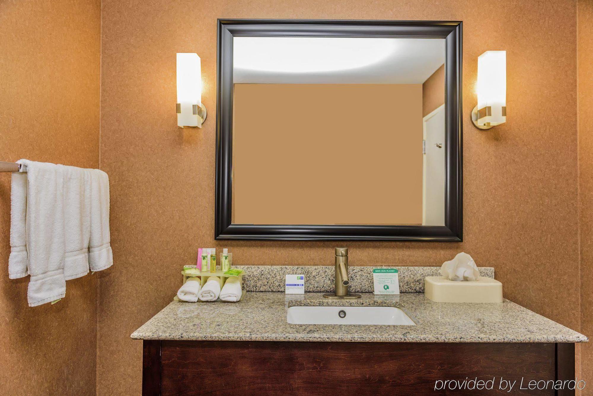 Holiday Inn Express Hotel & Suites Hamburg By Ihg Bagian luar foto