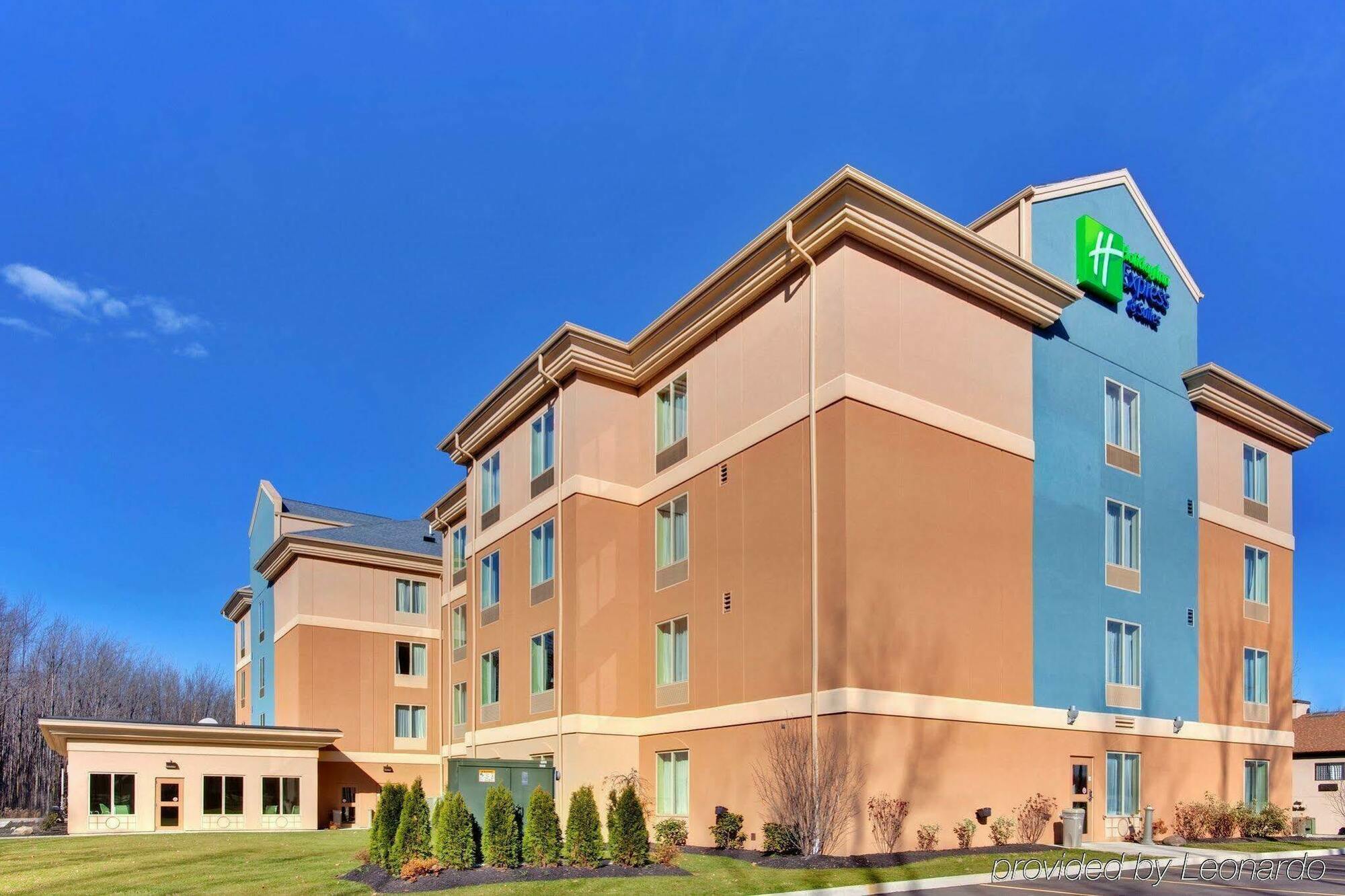Holiday Inn Express Hotel & Suites Hamburg By Ihg Bagian luar foto