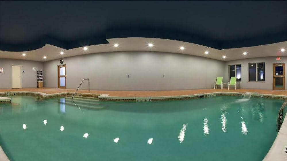 Holiday Inn Express Hotel & Suites Hamburg By Ihg Bagian luar foto
